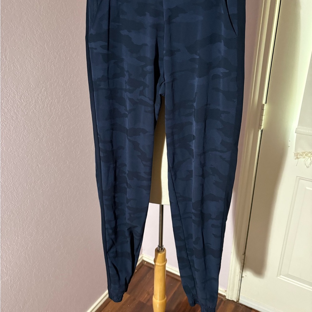 Athleta Navy Brooklyn Textured Jogger. Size 0